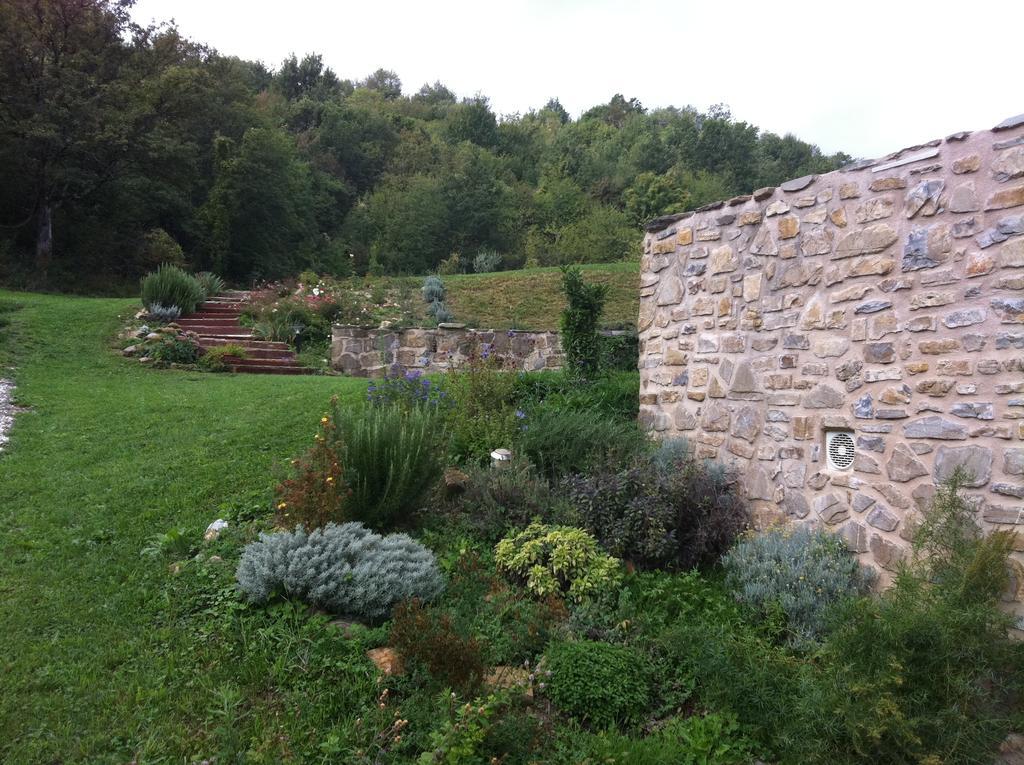 Il Giardino Di Rosmarino Bed & Breakfast Pontremoli Bagian luar foto