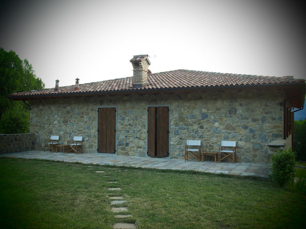 Il Giardino Di Rosmarino Bed & Breakfast Pontremoli Bagian luar foto