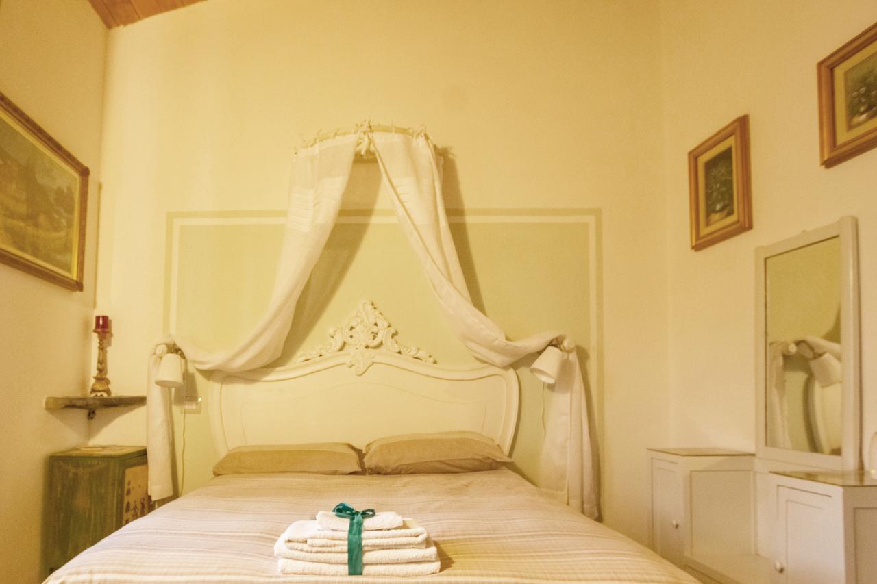Il Giardino Di Rosmarino Bed & Breakfast Pontremoli Bagian luar foto
